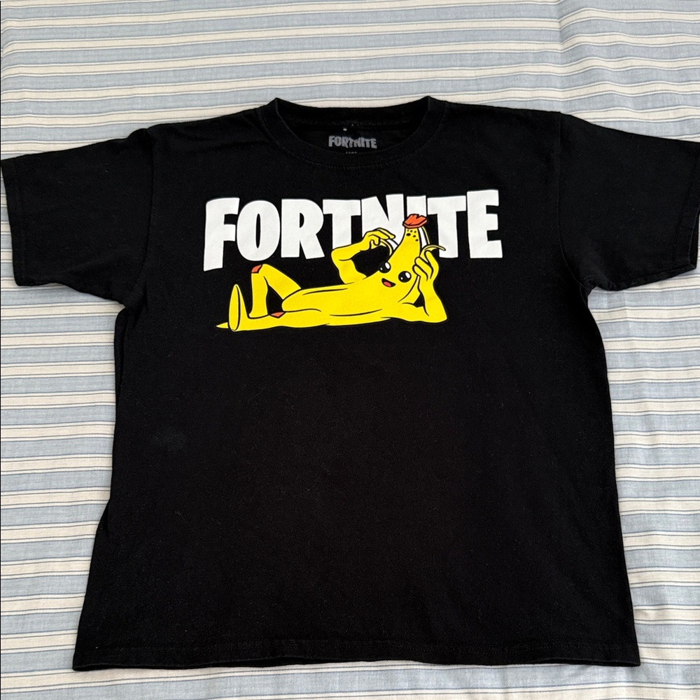 Black Fortnite Graphic T-Shirt - PEELY. LIKE NEW